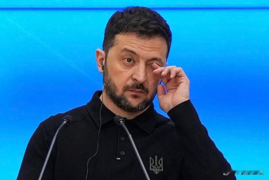 泽连斯基出来贺新年了！先是示弱博取同情，接下来又摆出一副弱者不服输的劲！
乌克兰