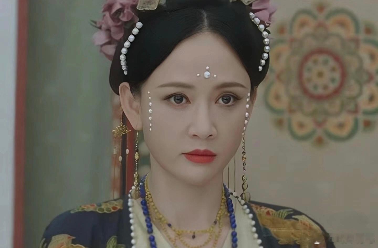 #墨雨云间# 与#清平乐# 的珍珠妆，你更喜欢哪个？[举手] ​​​