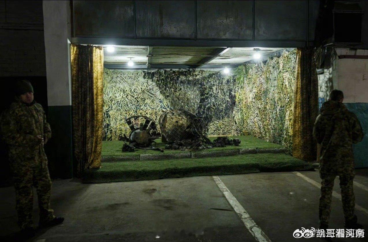 俄榛树导弹残骸曝光 【 乌克兰向美媒展示俄榛树导弹残骸 】2024年11月24日