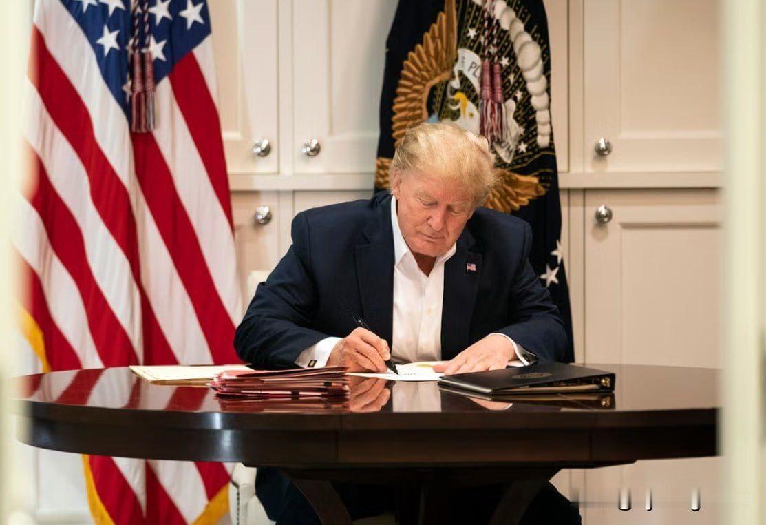 💰🇺🇸🇺🇦 特朗普签署了明年的美国国防预算，支出创历史新高，其中包括拨