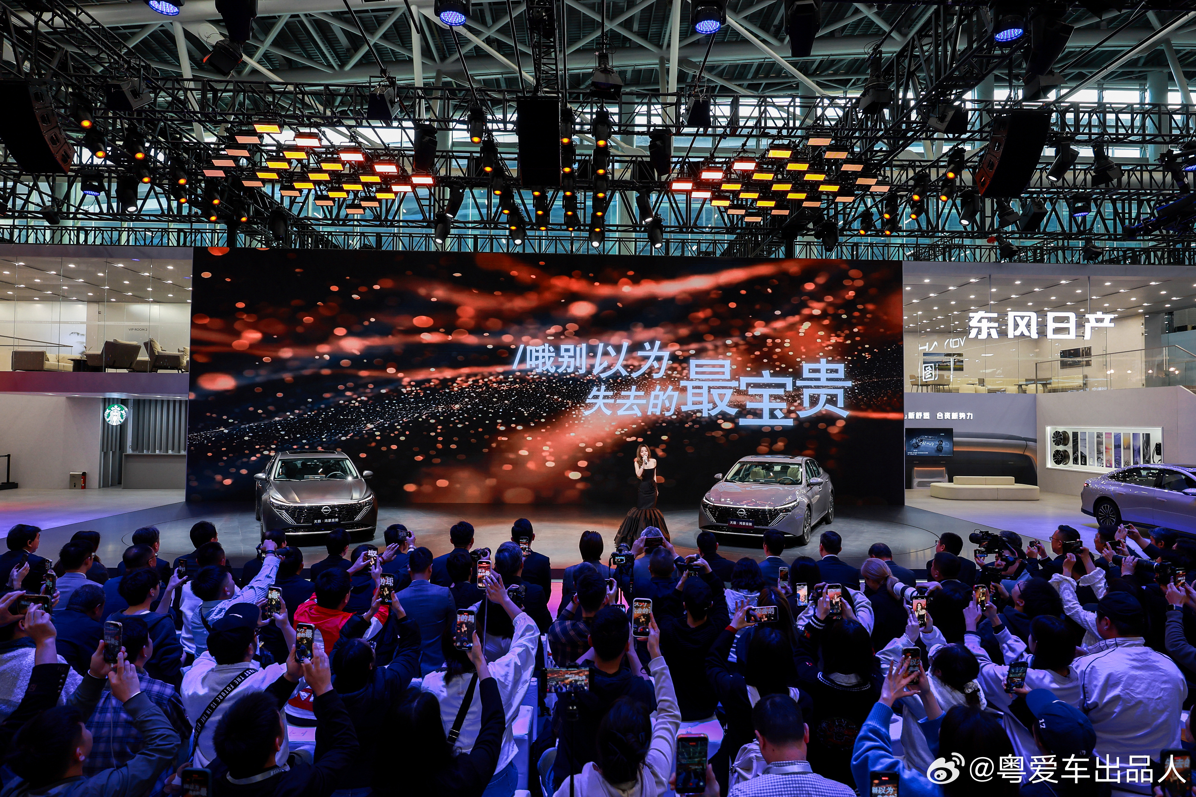 冬季出行最怕那清冷的早晨，还有经过一夜冰冻过后的座舱。然而华为赋能过后，一个充满