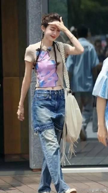 娜扎的穿搭也太随意了吧！但架不住身材绝绝子，松弛感拉满还自带气场～ 