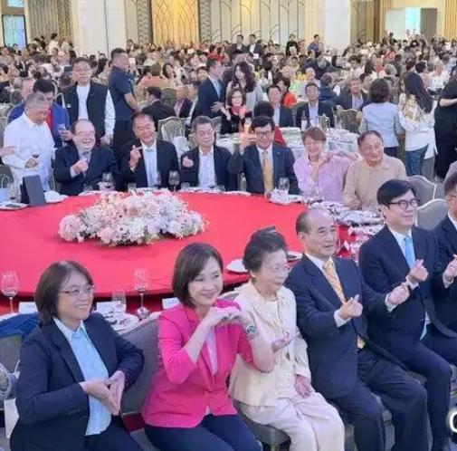 今天中国国民党资深大佬“公道伯”王金平，大摆172桌庆祝从政50周年，他说首先就