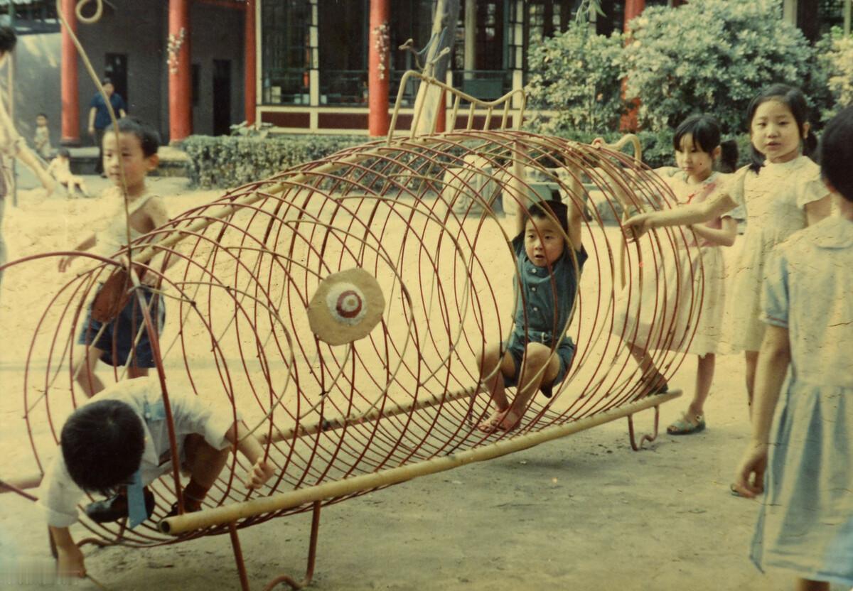 90年出生的我，如今已经34岁了，生活一地鸡毛，还没过30岁白头发倒长了不少，家