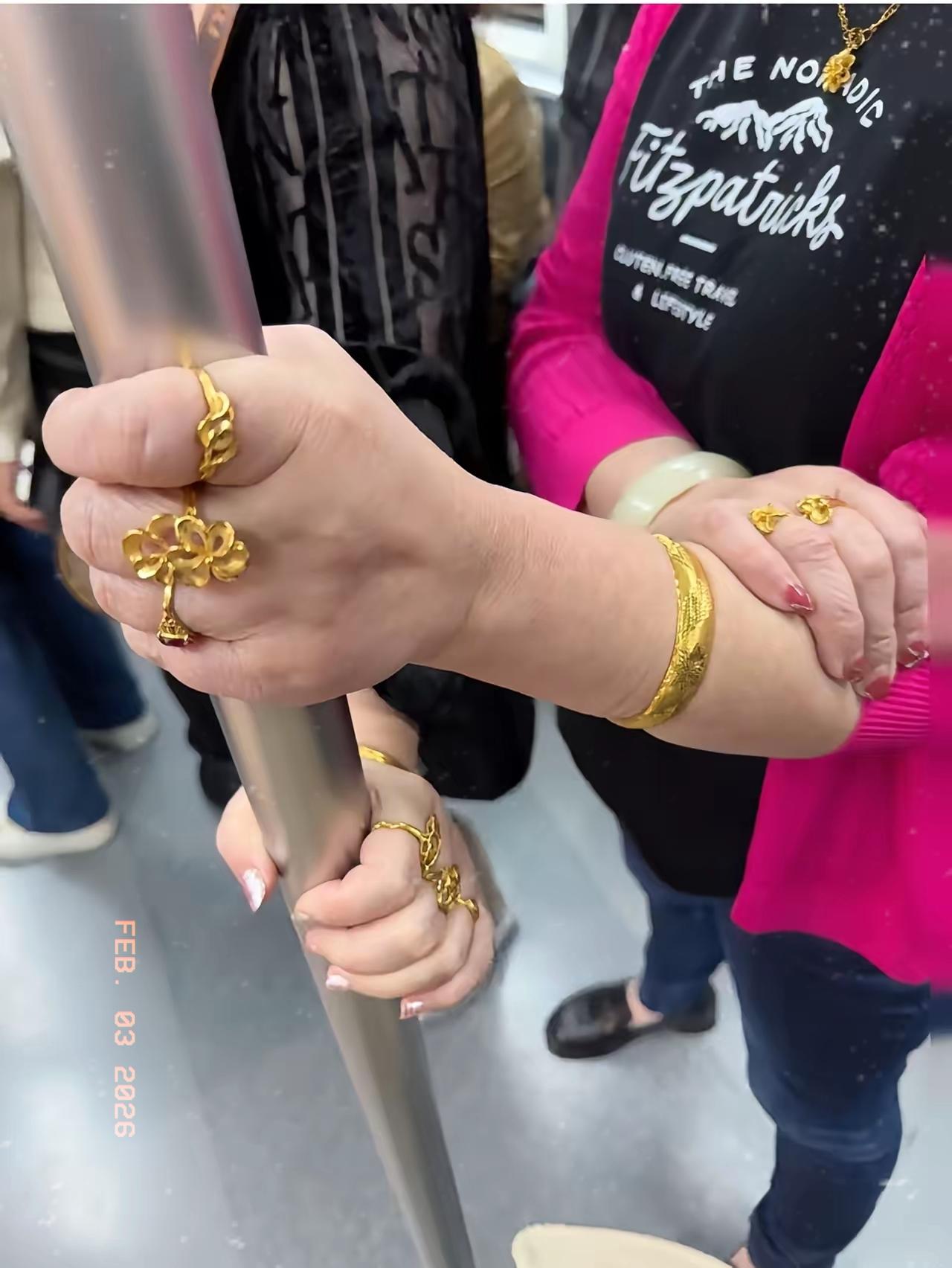 人间清醒！60岁保洁阿姨这波操作，直接吊打一众追高的聪明人！

谁能想到看着普通