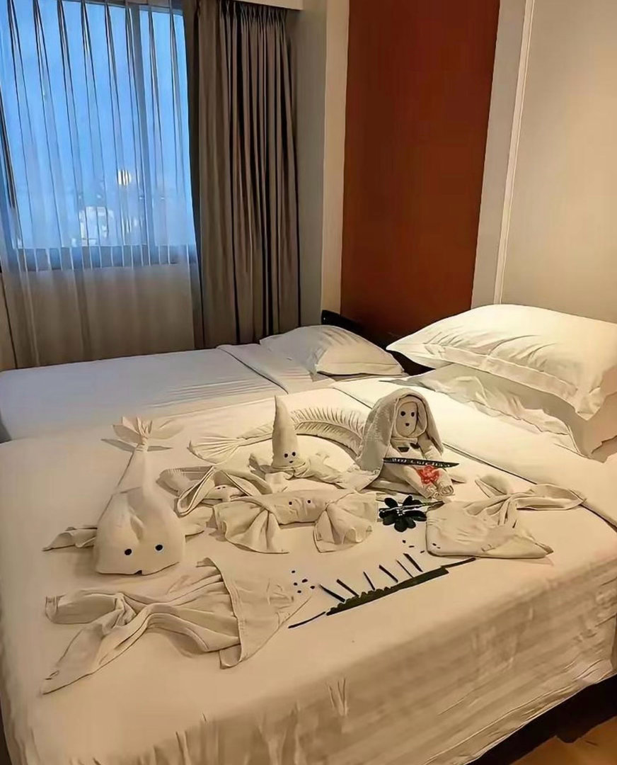 这位客人，估计一晚上没睡吧？ 