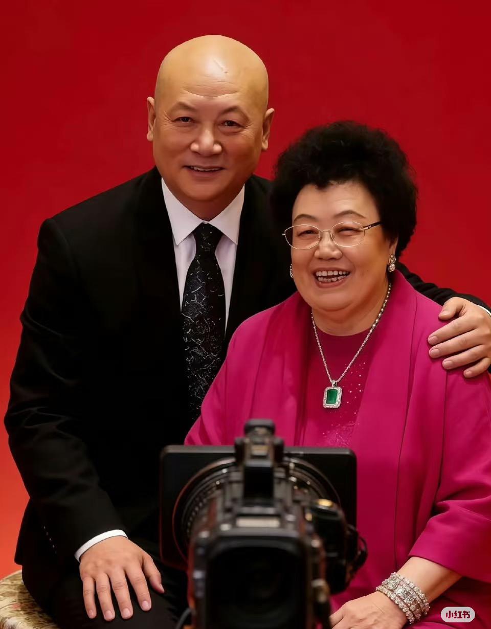 我终于能理解迟重瑞和陈丽华了。 一个守着36年婚姻从不在意旁人非议，一个把毕生心