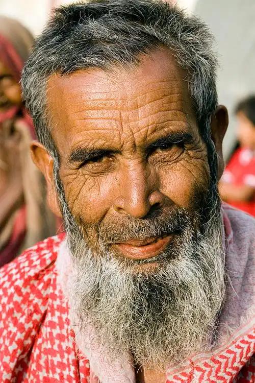 孟加拉国发现了一个很有趣的问题，凡是靠在中国旁边的国家，哪怕是国土面积没有超过，