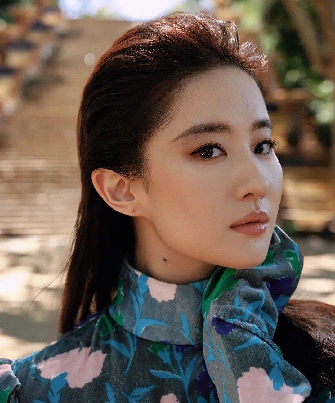 刘亦菲真的好喜欢大背头这个发型[允悲] ​​​