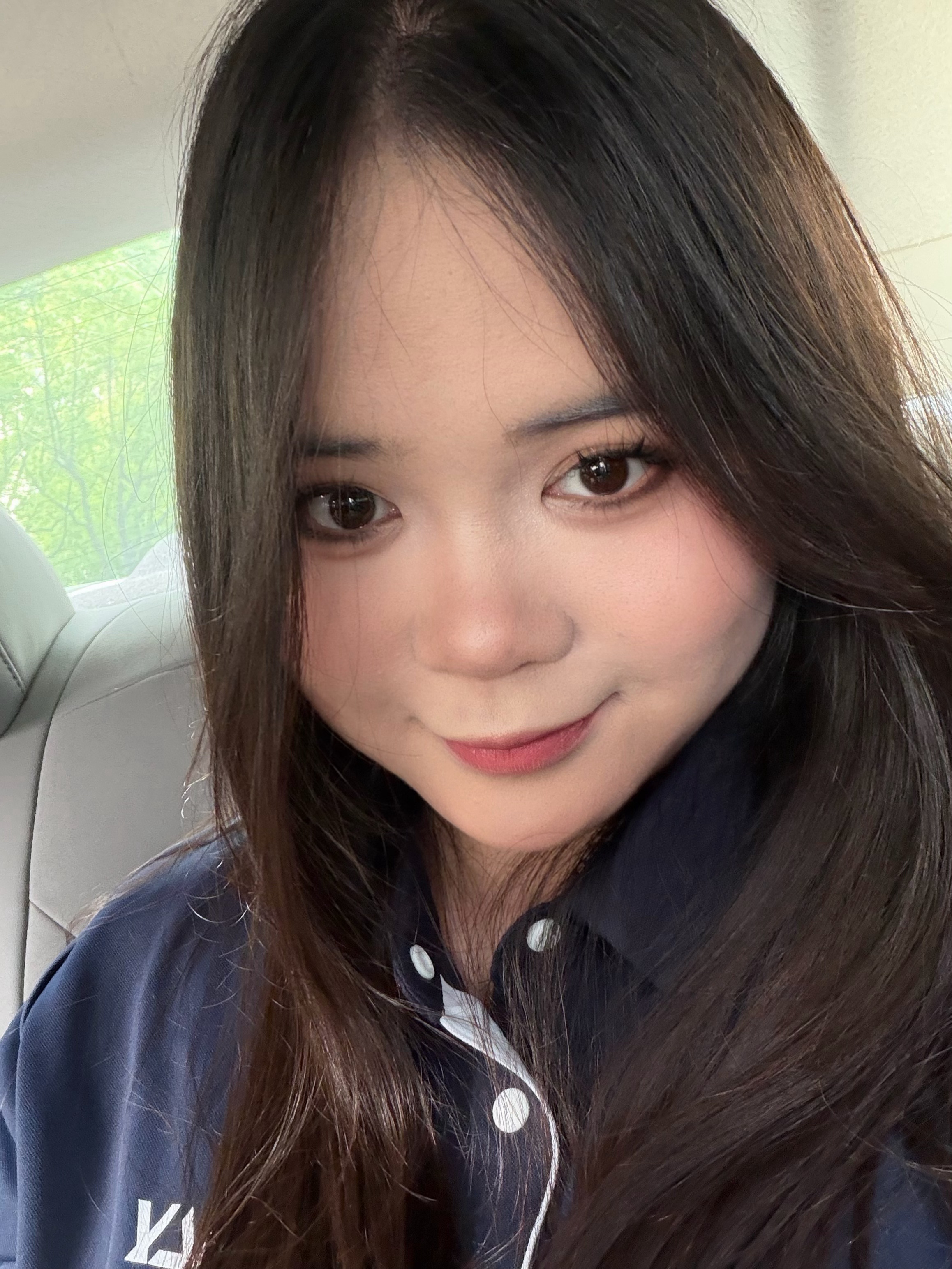 我今天长这样 同事的假睫毛我贴上直接不用画眼线了！！ 