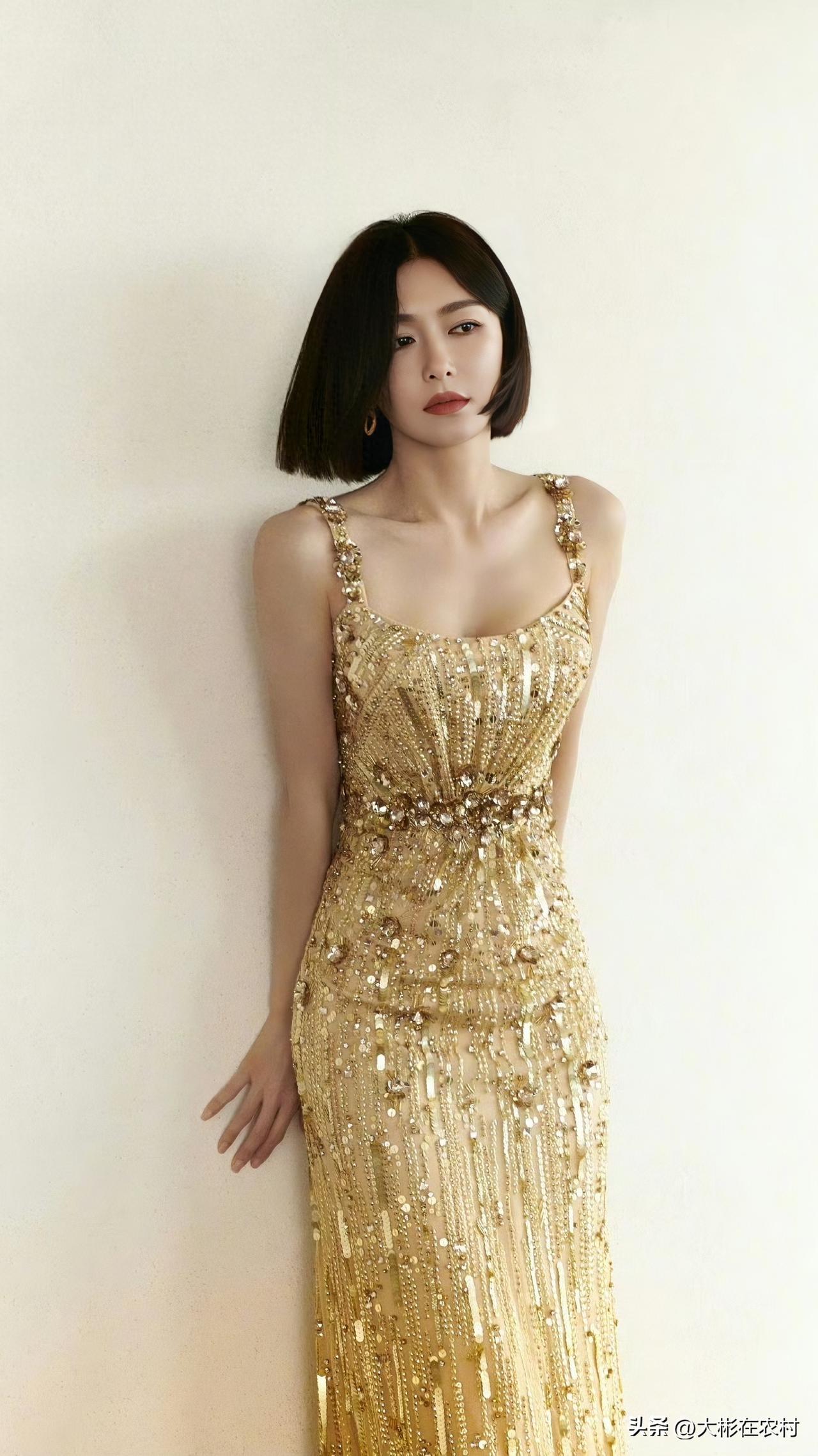 秦岚，这组写真真的好美，有认识她的吗？