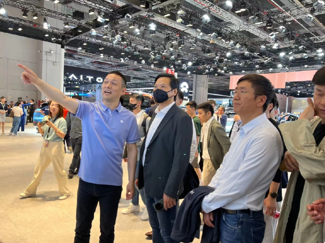 为量产造车取经吗？小米雷军现身上海车展昨晚，小米发布会刚结束，今天雷军就现身上海