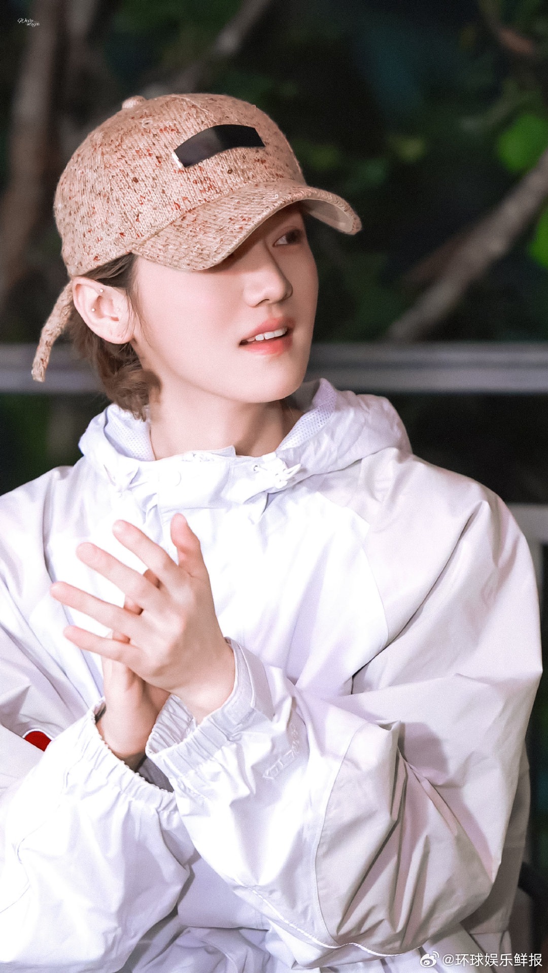 鹿晗鹿晗广西唱山歌路透鹿晗唱山歌好比春江水 鹿晗在广西唱山歌啦！超好听！改编版的