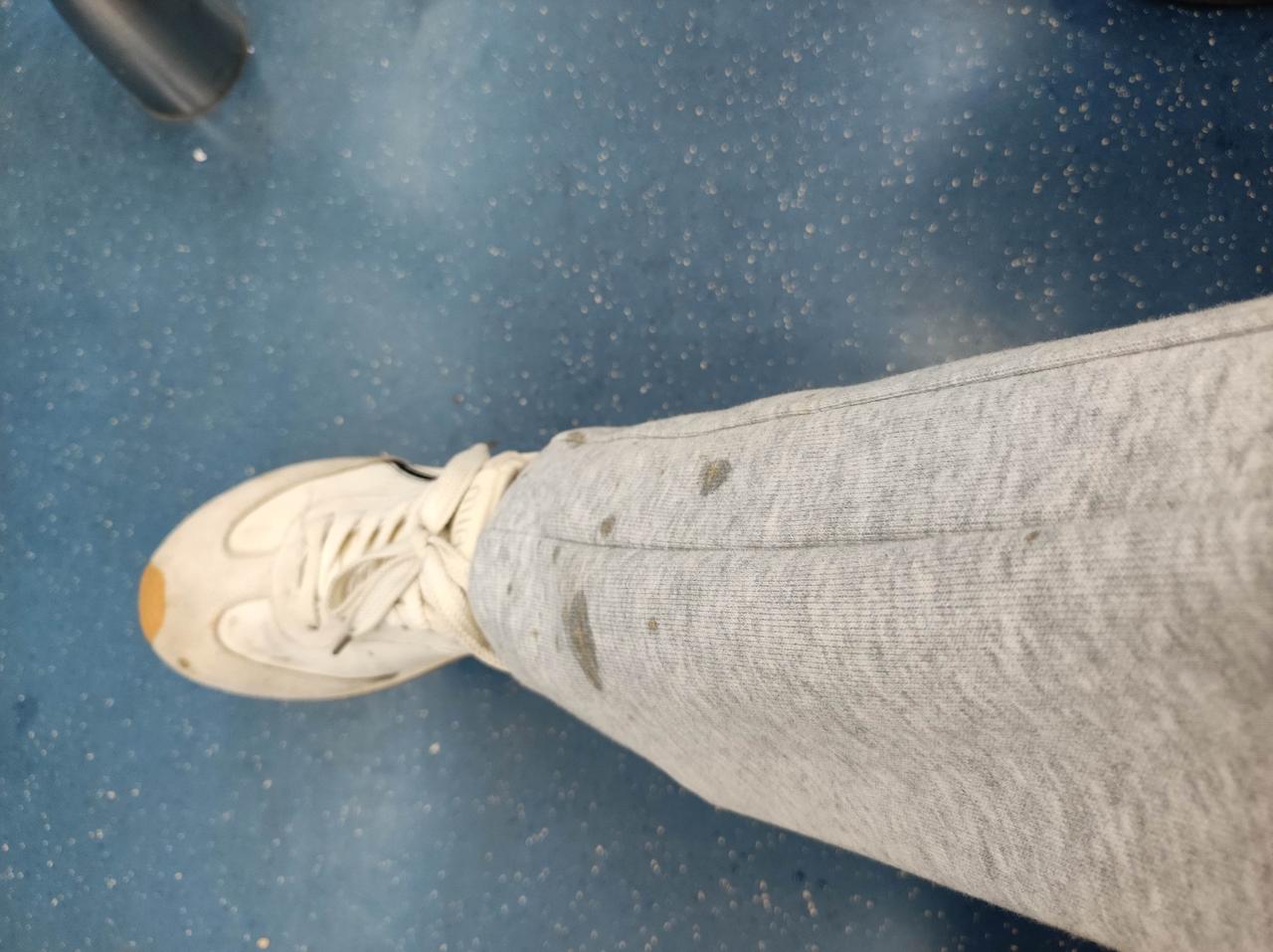 前几天，坐西安地铁一号线回家，已经是晚上10点多了，我睡的迷迷糊糊，突然一阵味道