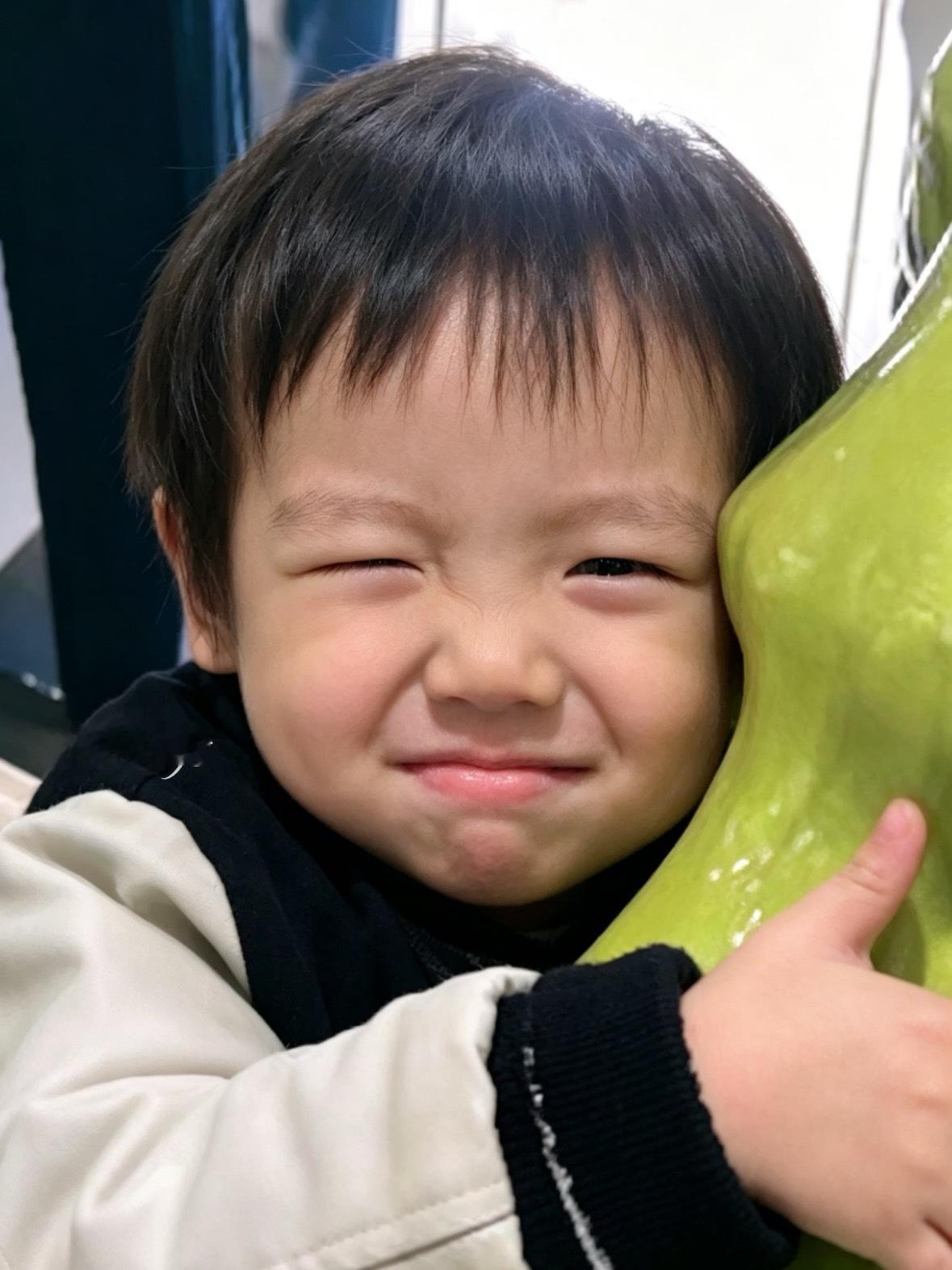 带着我孩子祝大家儿童节快乐
