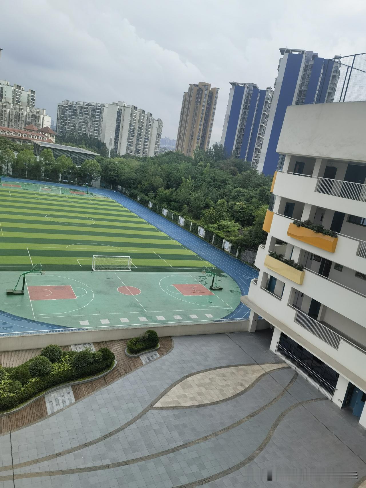人来人世间走一趟的意义，不同人有不同看法。有人觉得是感受生活，去看清晨的光、傍晚
