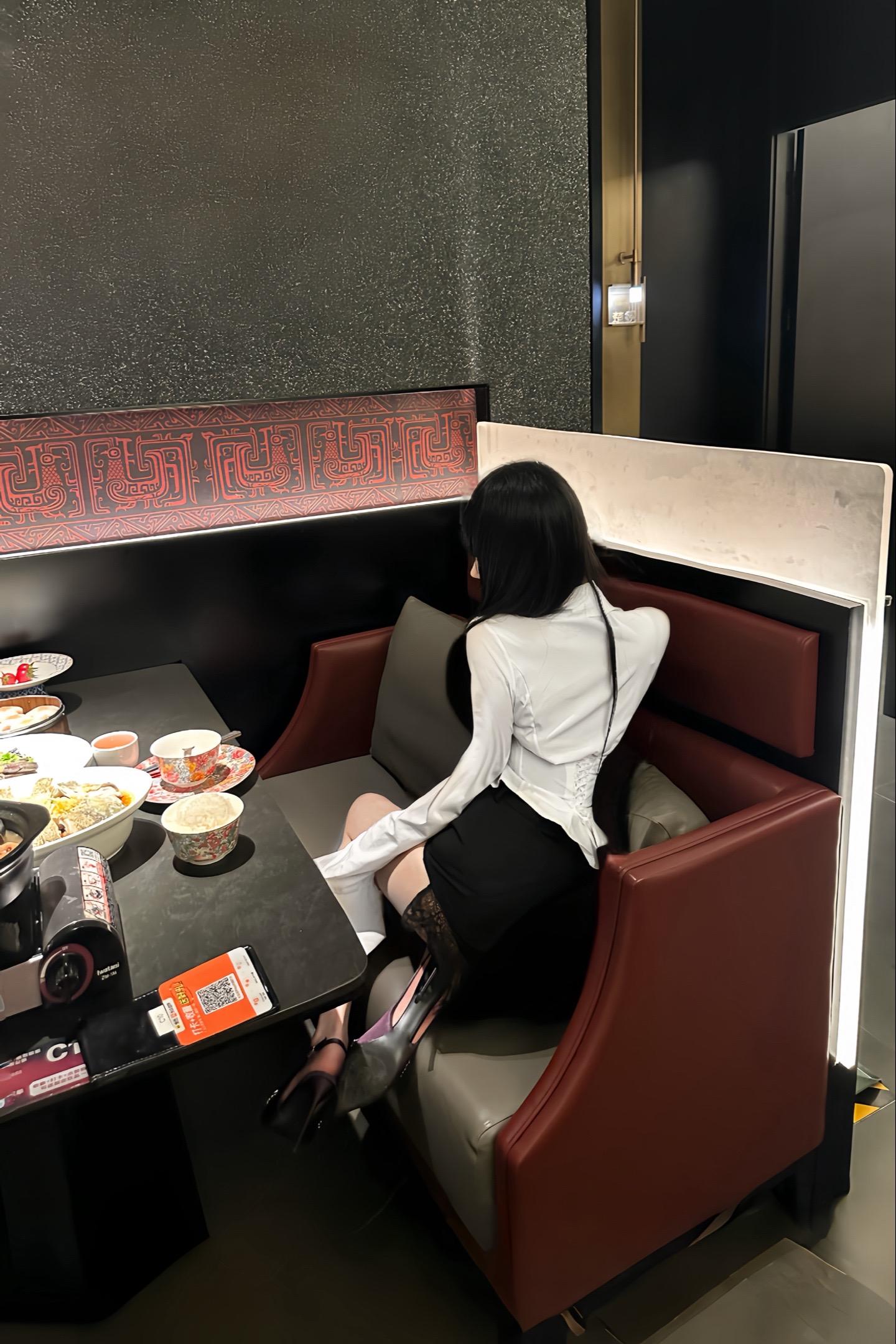本想扮演一个玩弄人心的渣女 结果演着演着成了期待回信息的舔狗
