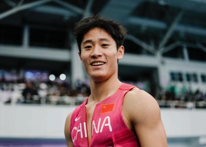 邓信锐0.01秒绝杀，登顶亚洲60米新王者

中国男子60米阔别亚洲之巅20年，