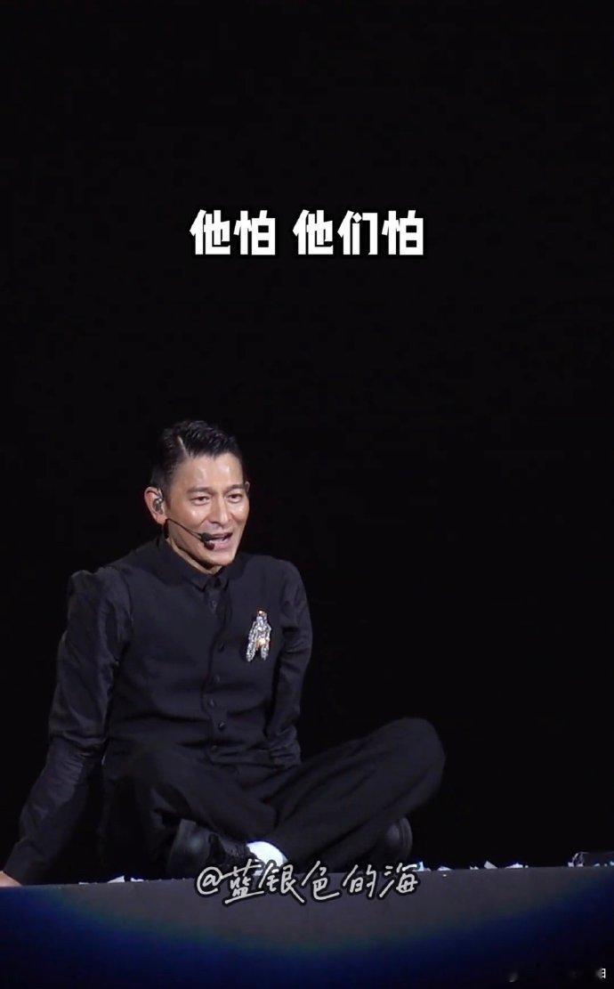 #刘德华演唱会回应黑粉# 刘德华在演唱会上回应黑粉，就是红太久了，开始有人眼红了