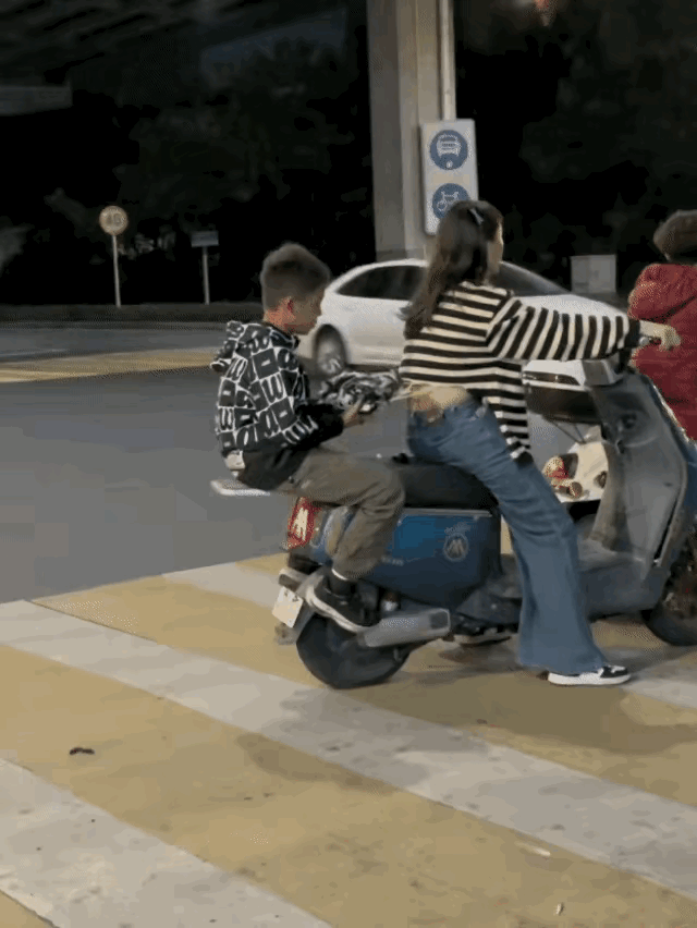 街头上的一幕，不得不说，惊呆了啊！[捂脸][捂脸]