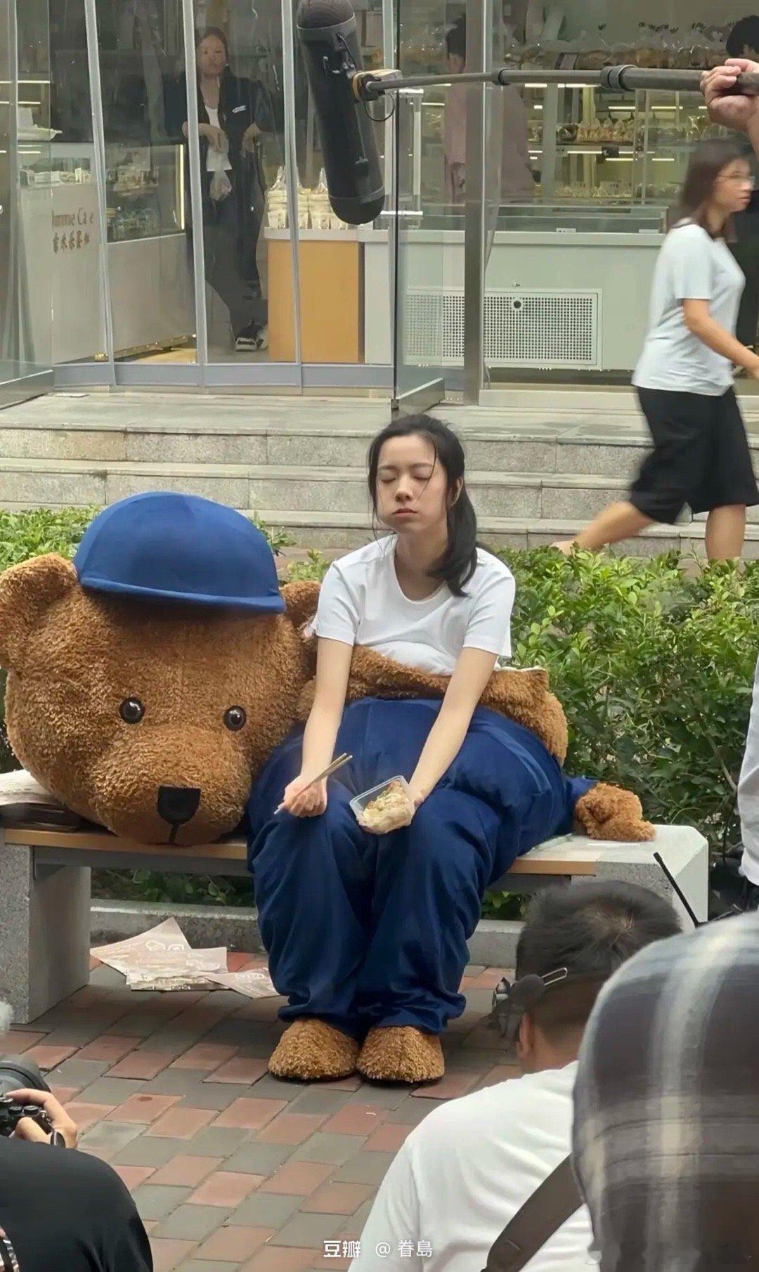 拍摄现场的庄达菲，状态怎么样 ​​​