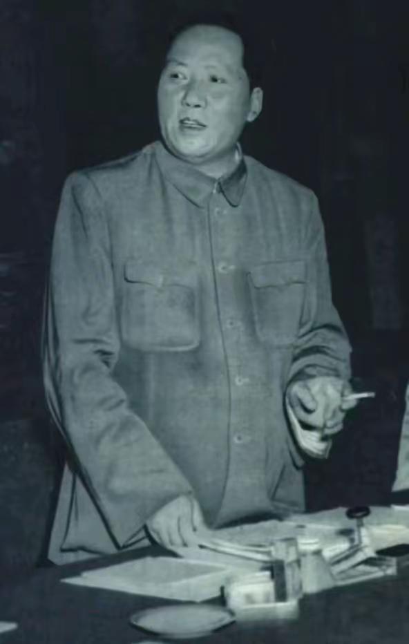 四十年后芯片断供才懂毛主席多硬核 两个主张竟成今日破局密码

当年被笑太刚硬的毛