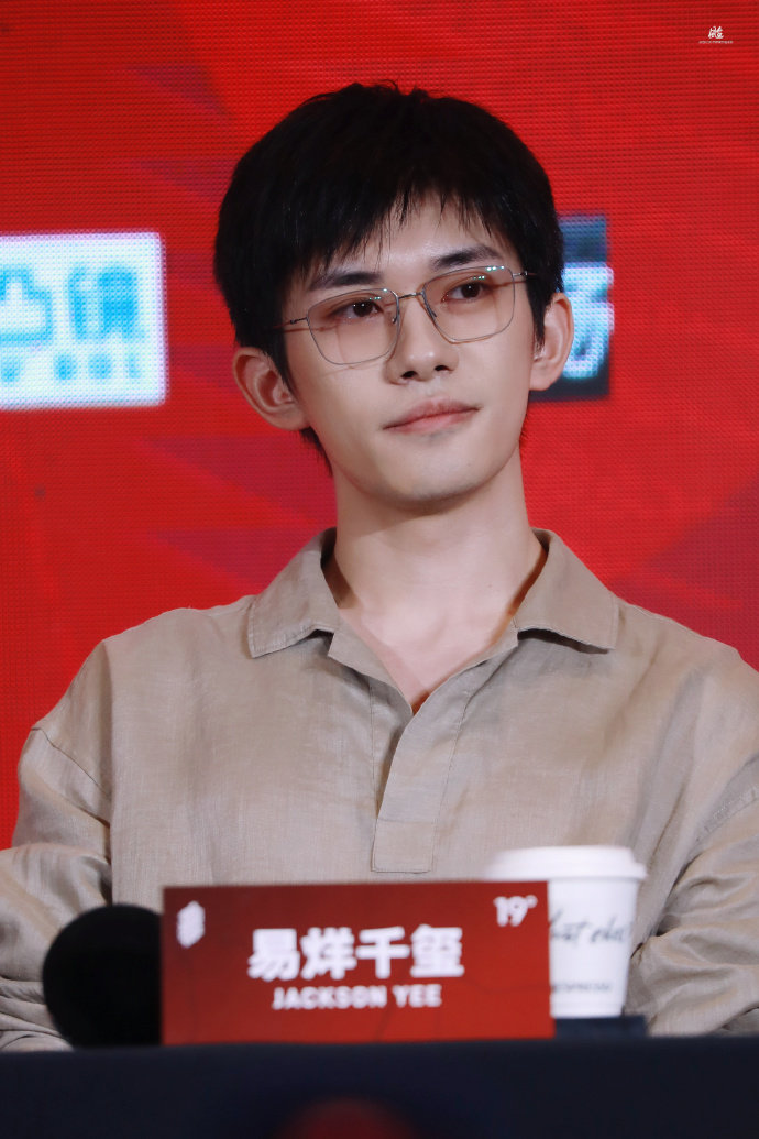 易烊千玺FIRST青年电影展出图 易烊千玺有一种能为我解决一切问题的靠谱感 易烊