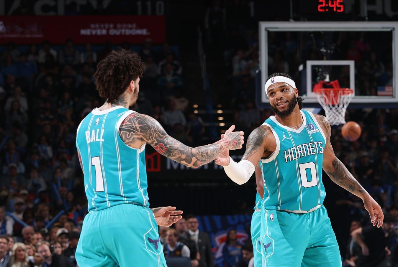 黄蜂主场124-97大胜雷霆！雷霆遭遇连败，近12场6胜6负，而在这之前是24胜