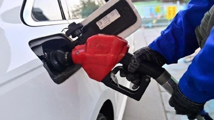 【问题加油站作弊接二连三，“屡打屡偷”何以破局？】□冯海宁近日，央视《焦点访谈》