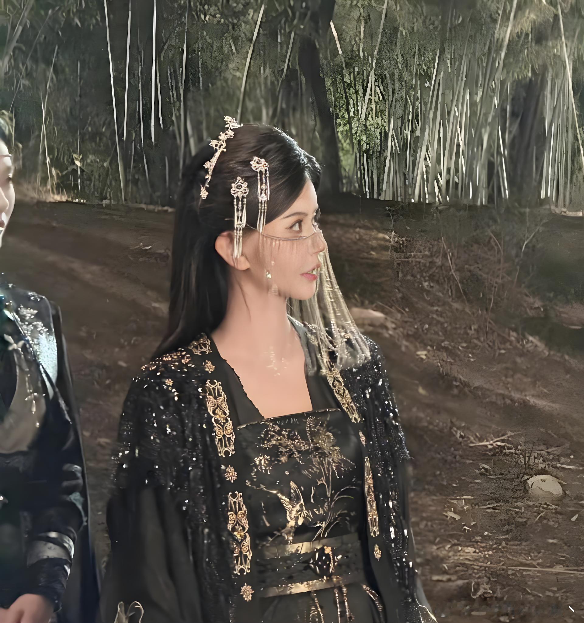 韩安冉也去拍短剧了，不得不说韩安冉这颜值太抗打，剧照是真美啊 