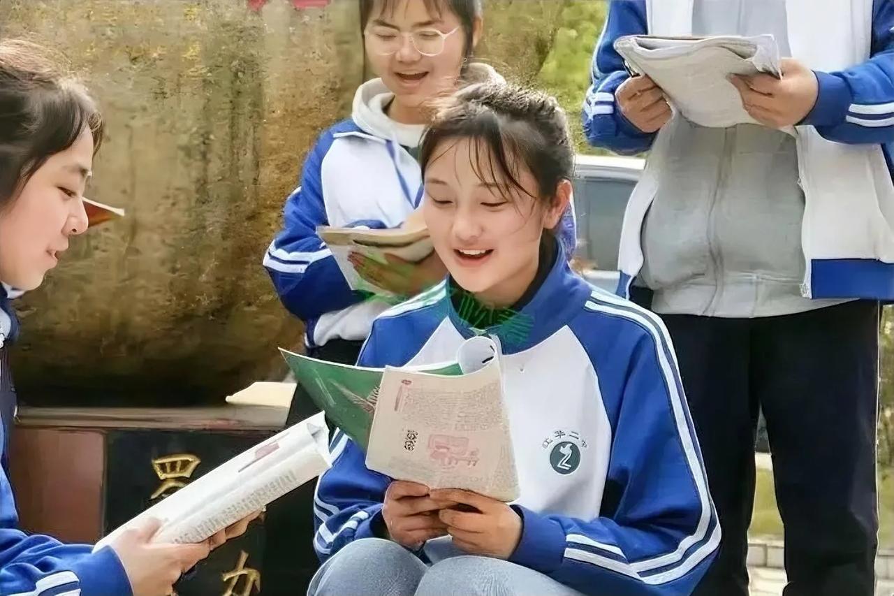 网上看到了一句扎心的话！
你凭什么以为你十年寒窗，
抵得过我三代从商。

这句话