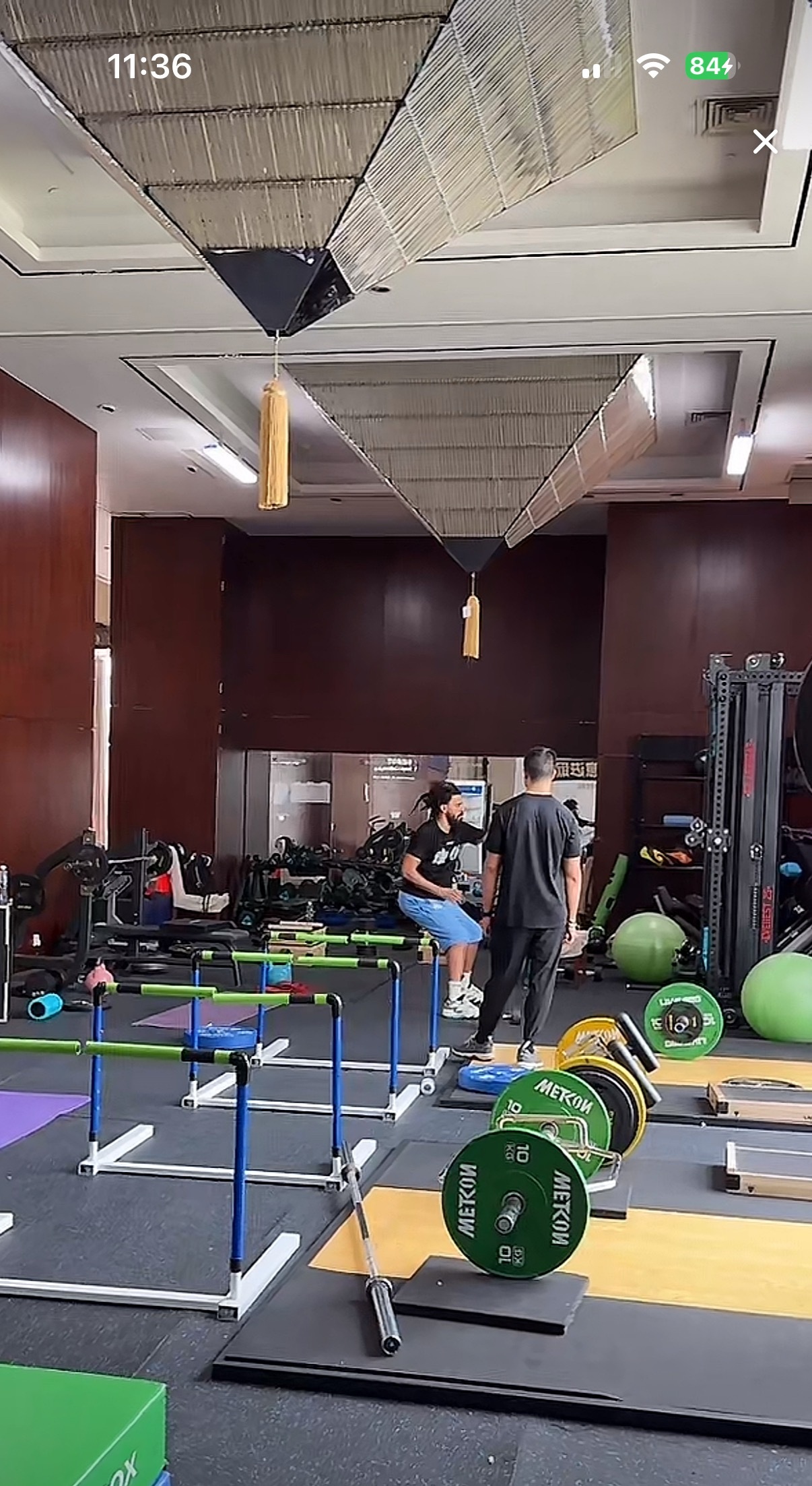 哇哦！！！Shams：知名说唱歌手J Cole签约南京同曦 ，这不是愚人节的消息