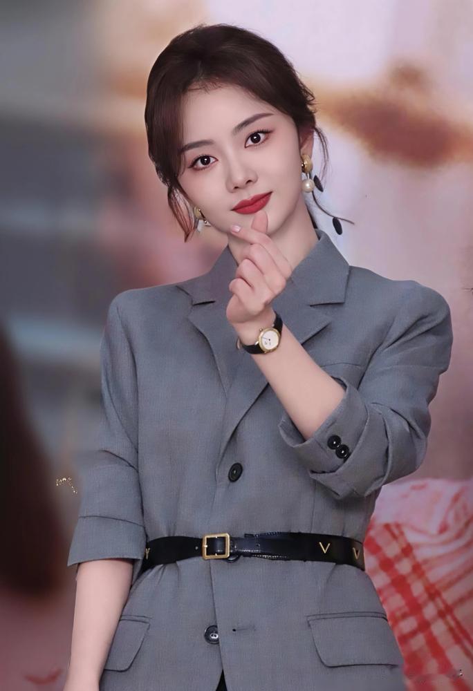 北京大姨偶遇谭松韵，回来就跟家里人说，这姑娘36了？看着跟大学生似的，一点架子没