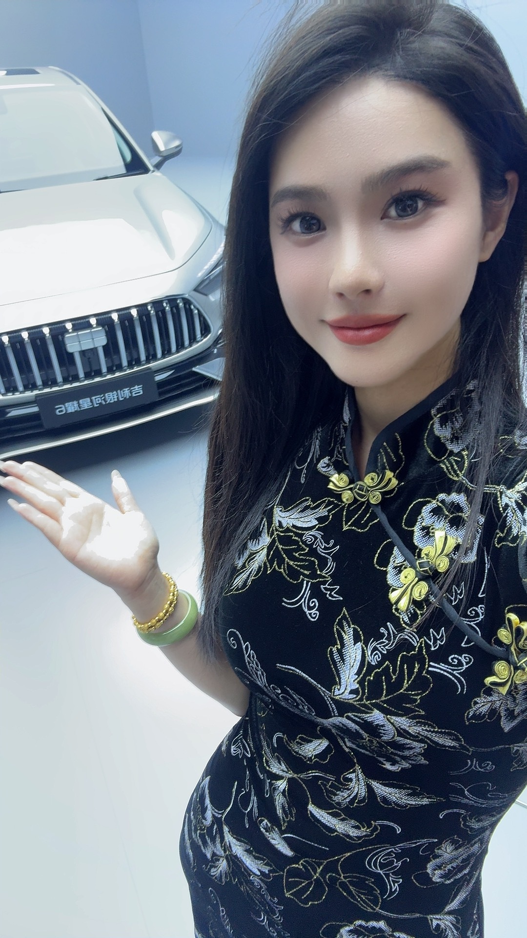 芭莎了芭莎了～朋友们！我才知道专业摄影团队这么多人打光的、吹风的、看监视器的！ 