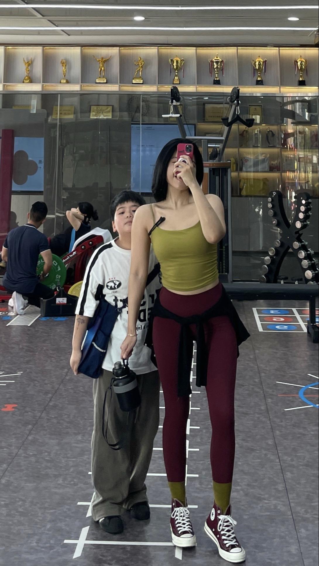 <p>毫无训练痕迹 日常撸铁 单亲妈妈 </p>