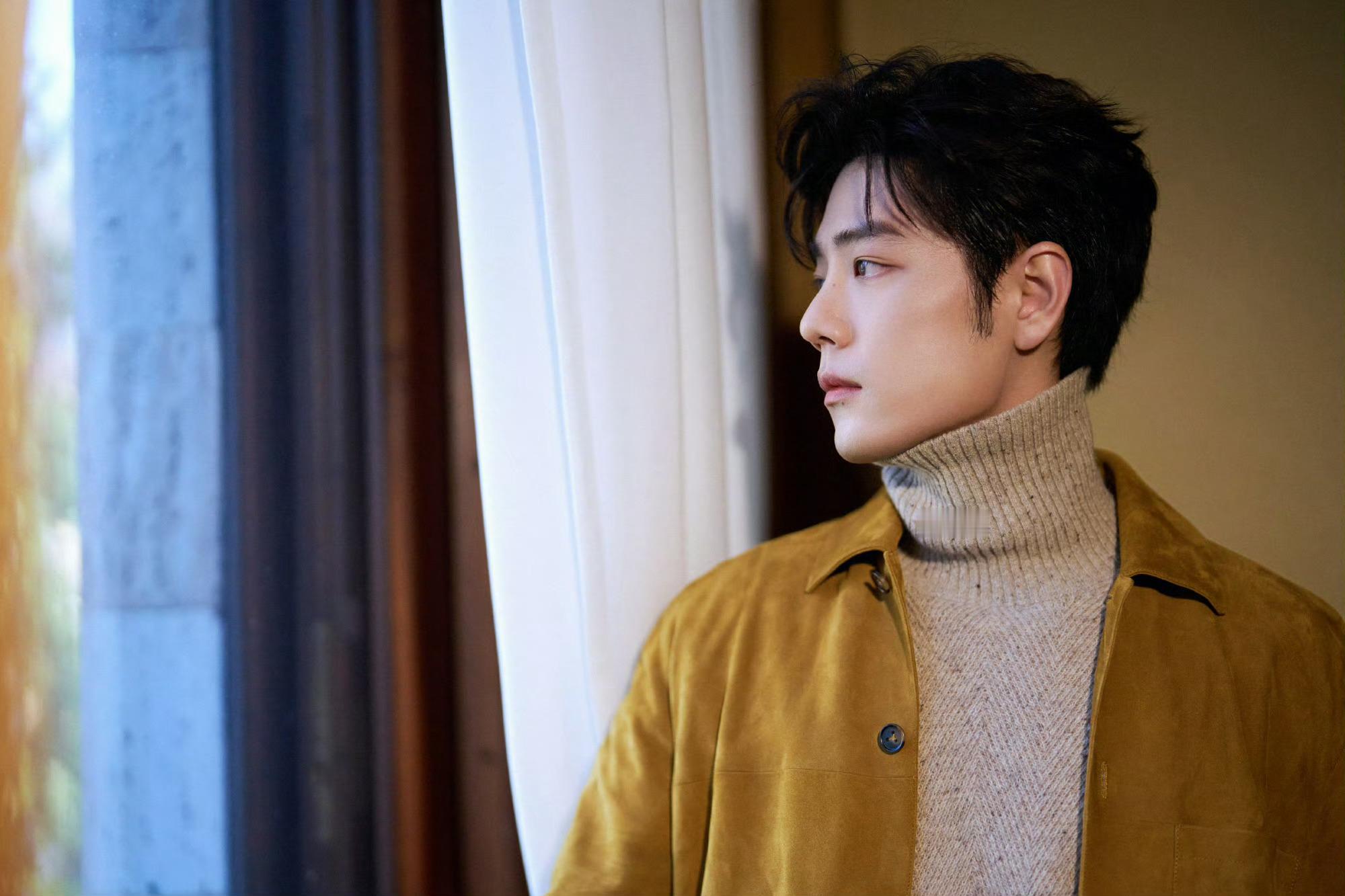 肖战看秀造型出图肖战时装周看秀造型出图 咱就是说肖战怎么做到随手一拍就这么帅的！