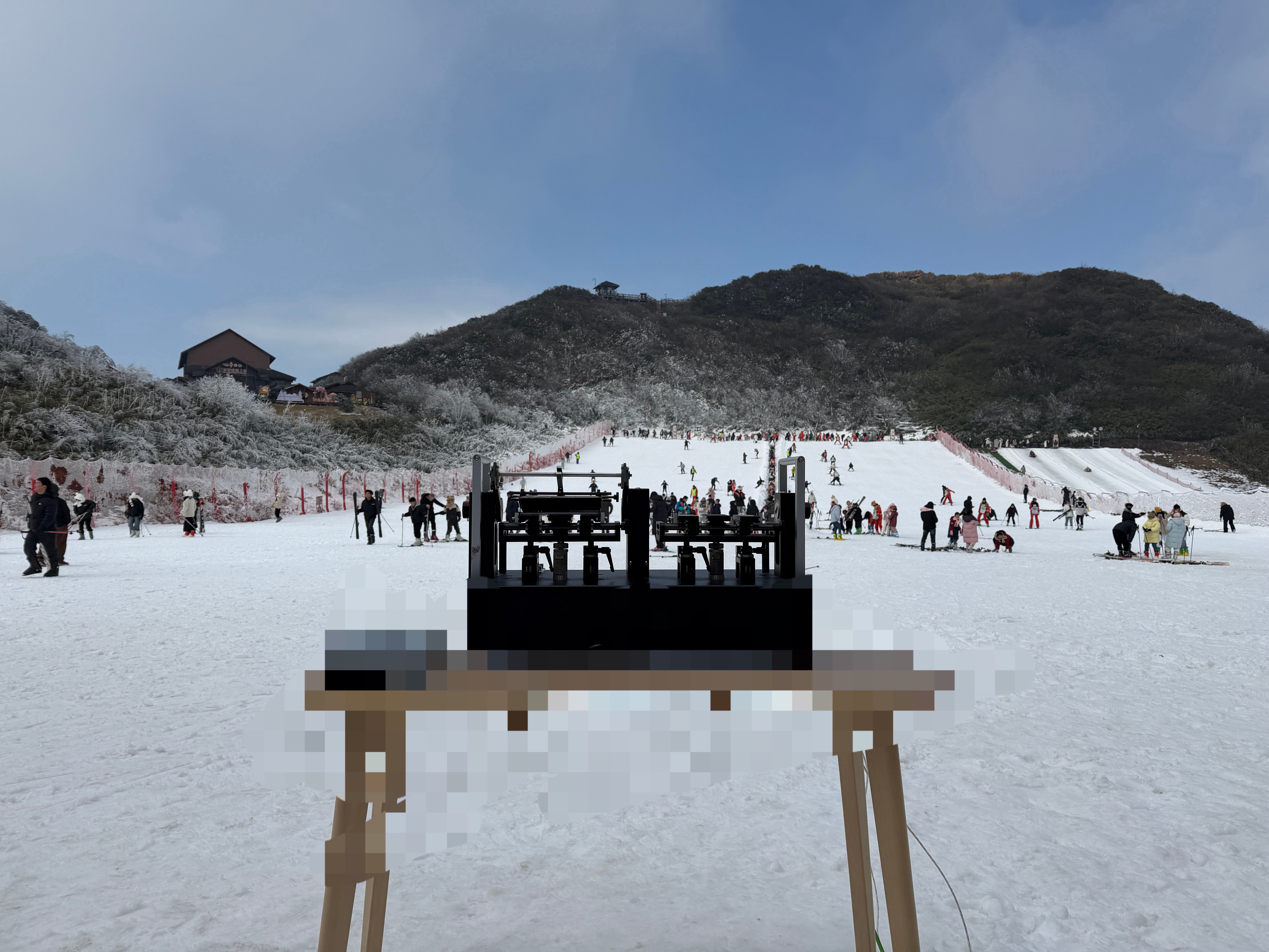 行业首例、在滑雪场现场测试折叠屏手机可靠性！