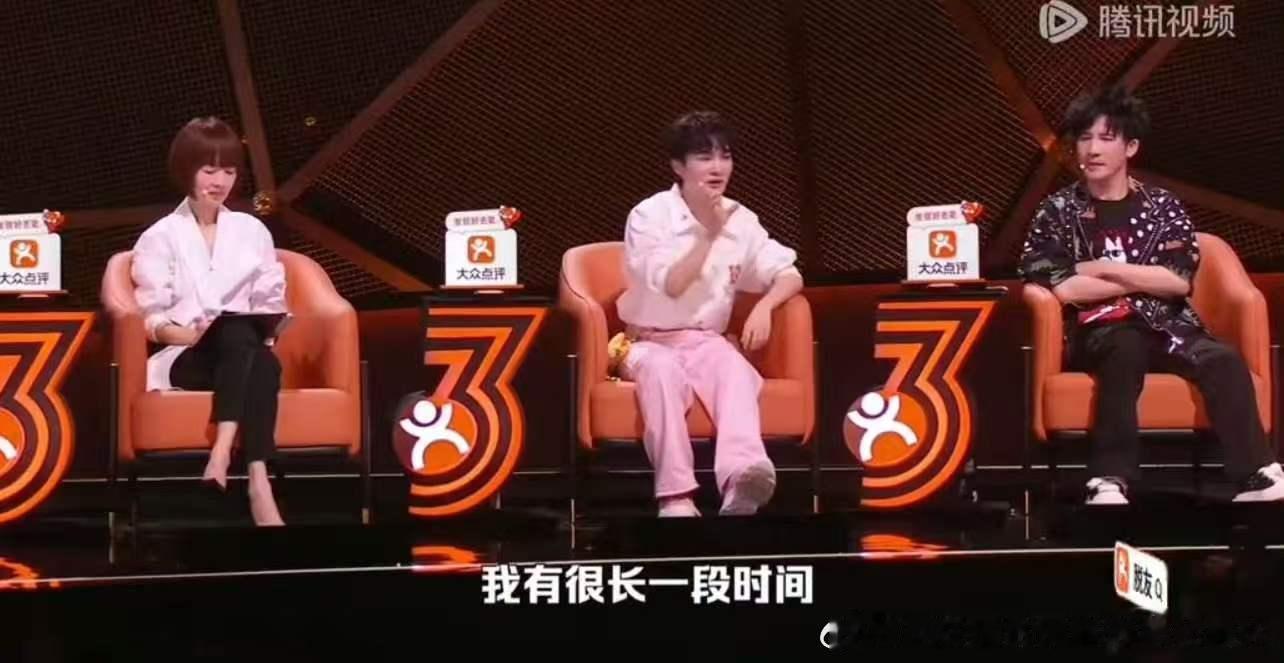 周深讲述童年伤痛脱口秀和ta的朋友们 因为爸爸的职业被同学起外号，周深把这段经历