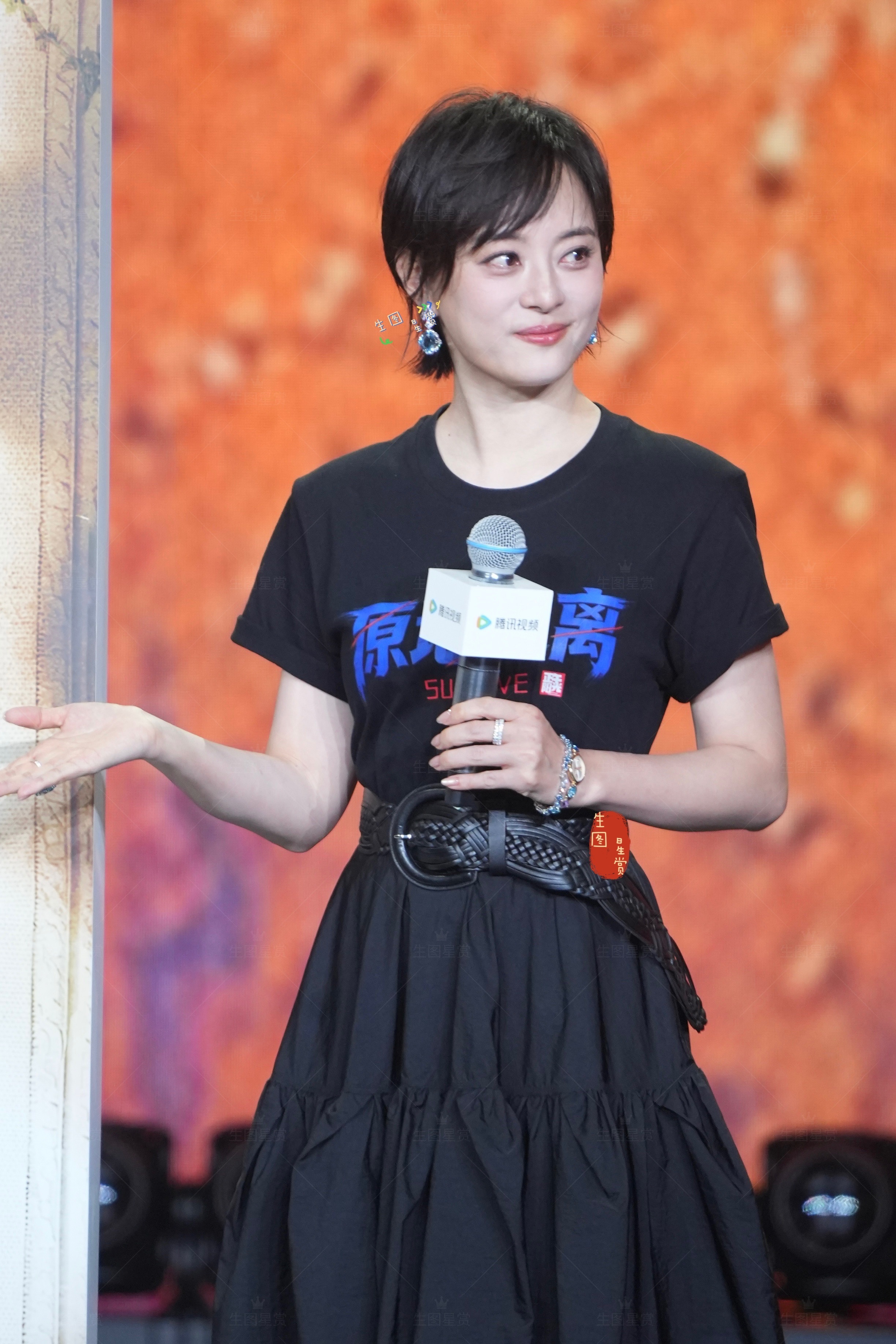 娘娘今天的妆造让人舒服一亮孙俪携电视剧原地逃离 剧组亮相腾讯招商会2026腾讯视