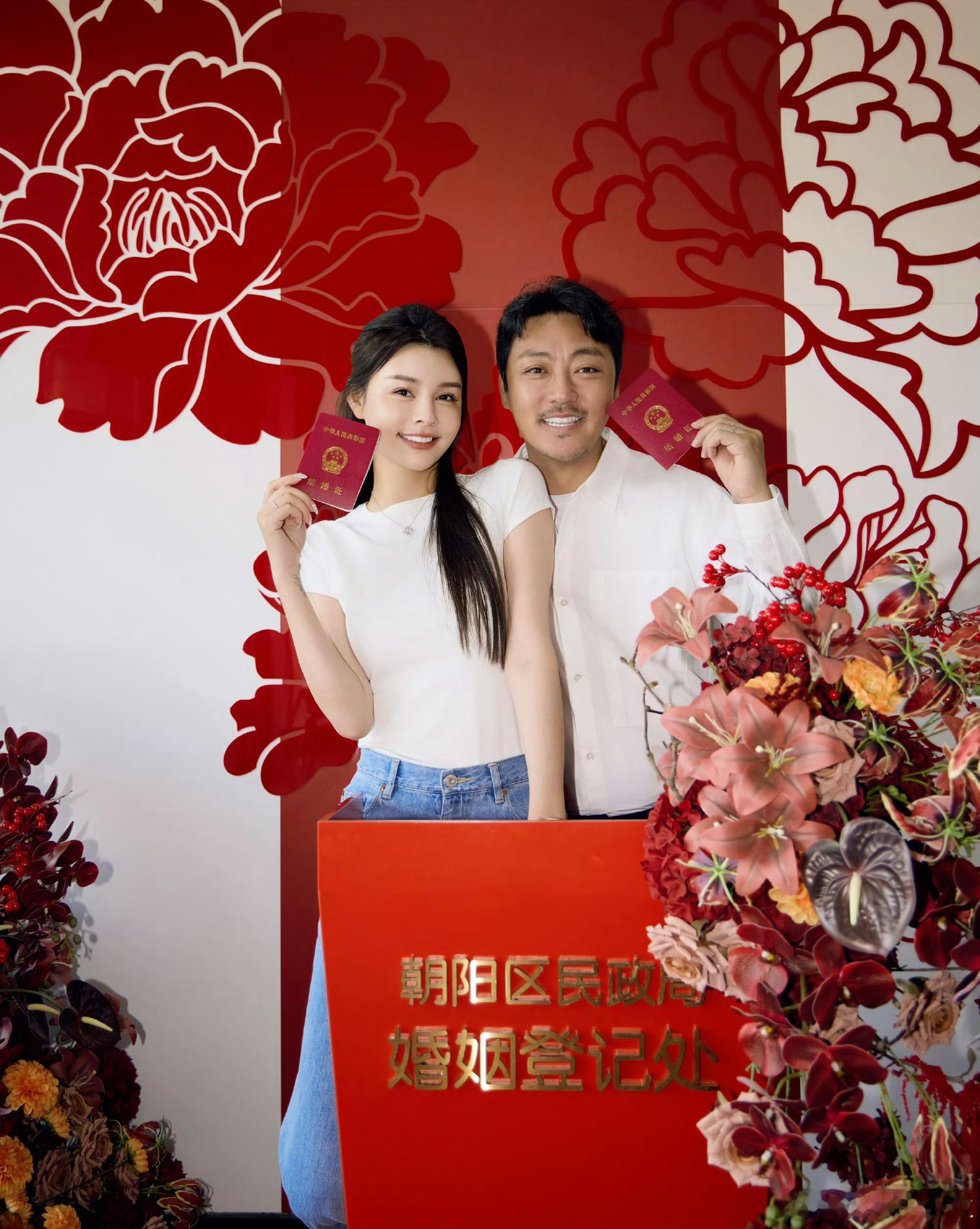 周也给舅舅送上了结婚祝福周也给赵达送结婚祝福赵达领证