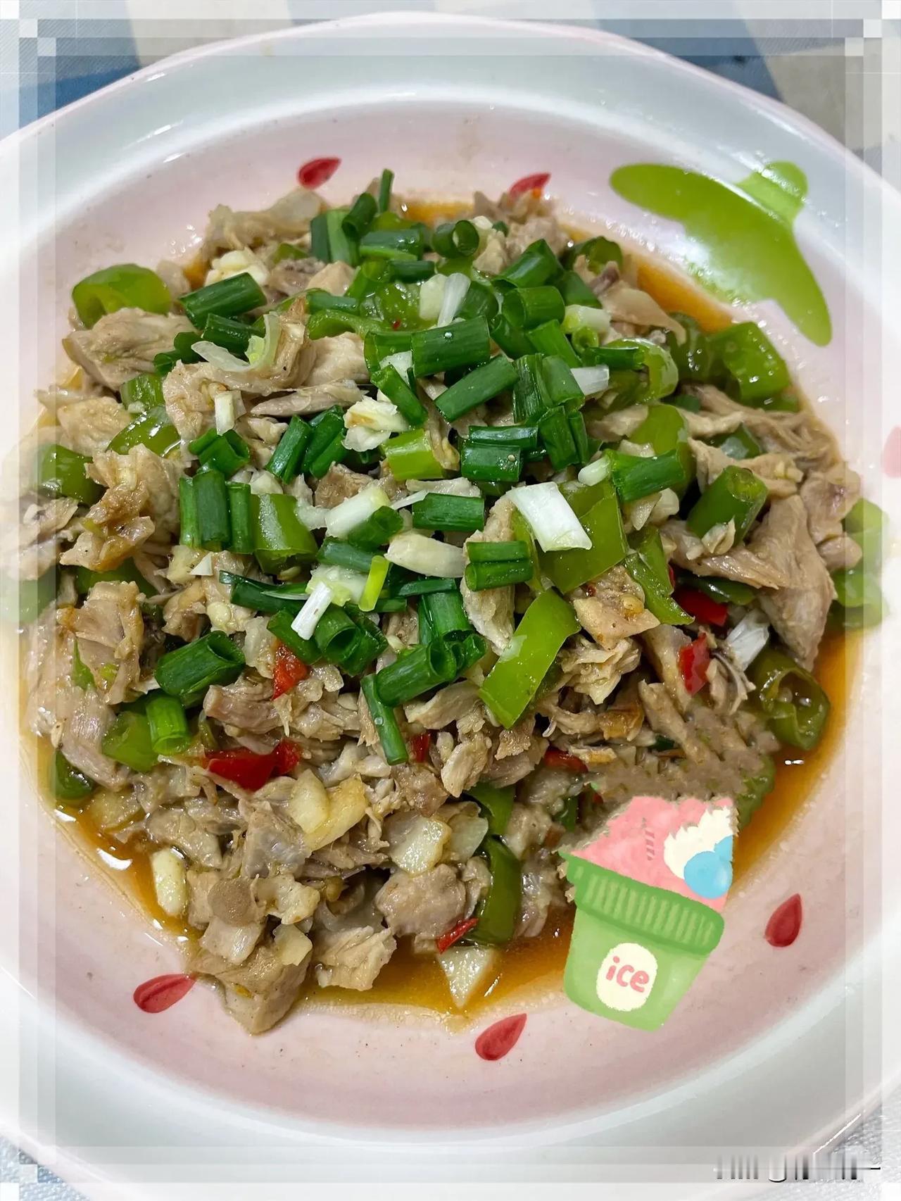 忆起在深圳之时，我最为钟爱的菜肴之一便是拆骨肉，甚是怀念那股味道。哈哈，今日自己