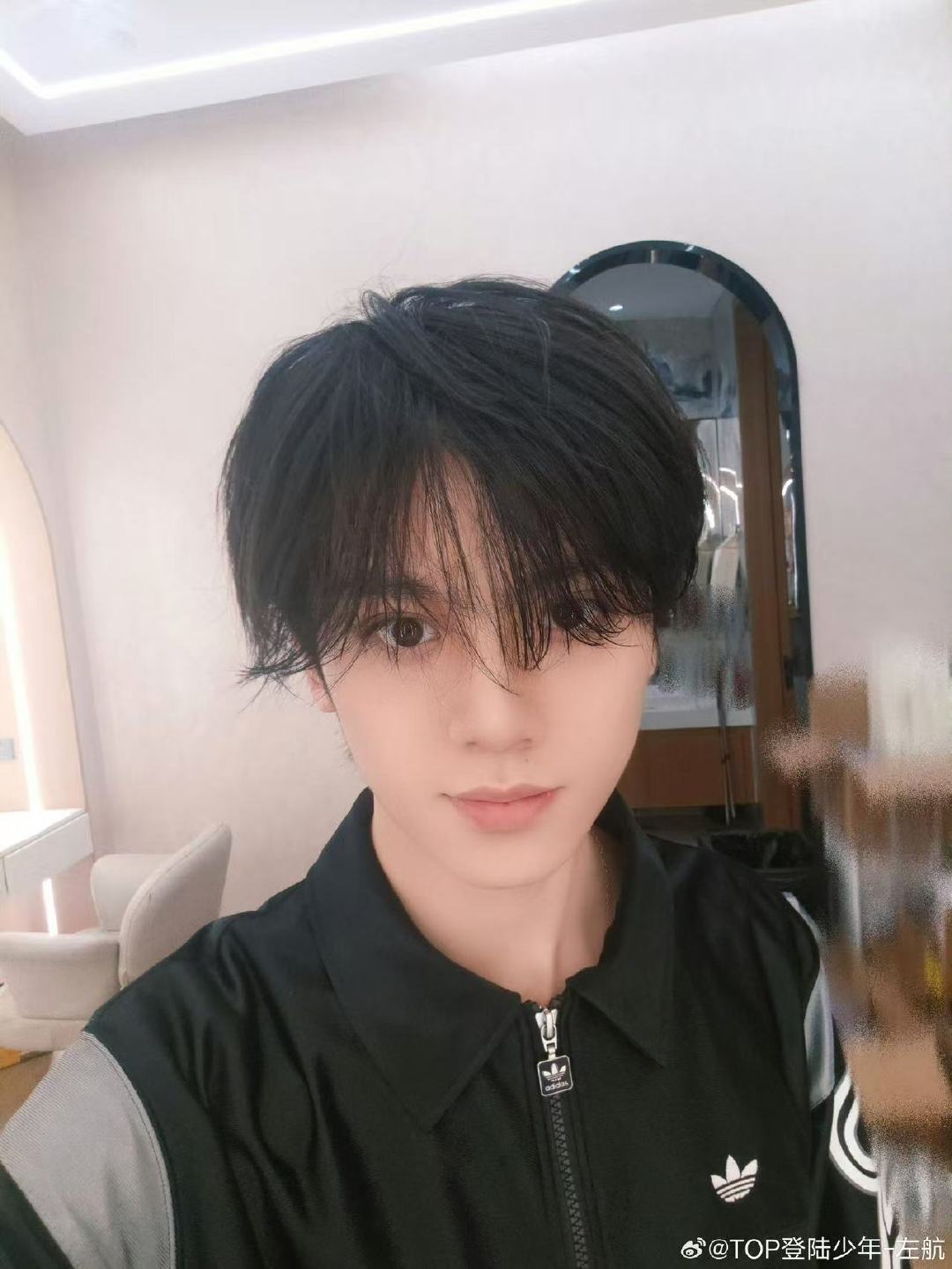 左航松弛感随拍左航潦草状态自拍 依旧美萌 