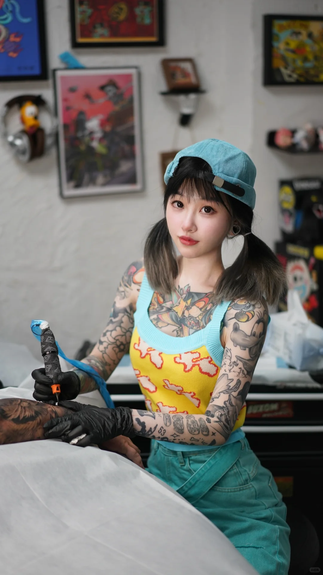 纹身已经很多了 衣服不能更花了