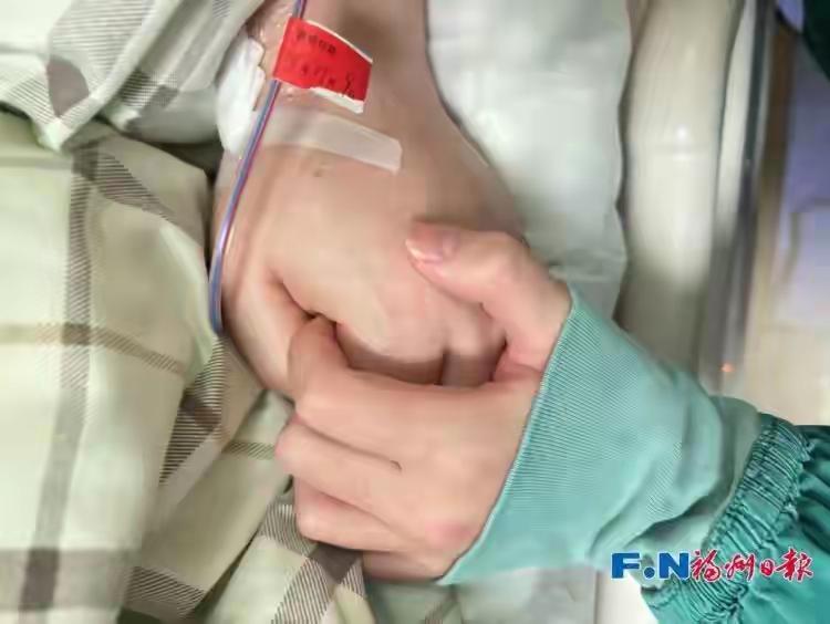 爸爸
你到了别人的身体里后
一定要帮助人家
要让别人健健康康
11月12日21时