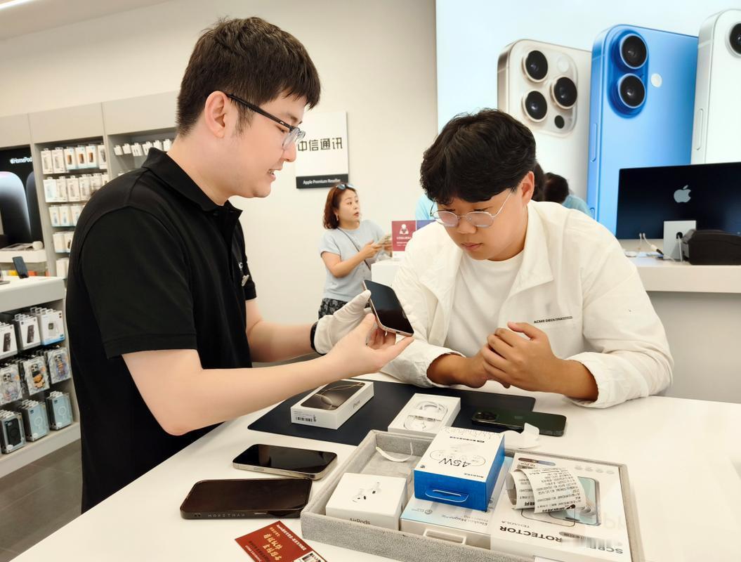 今年这行情挺魔幻：新机一台比一台贵，双11反倒集体跳水了。

iPhone17官