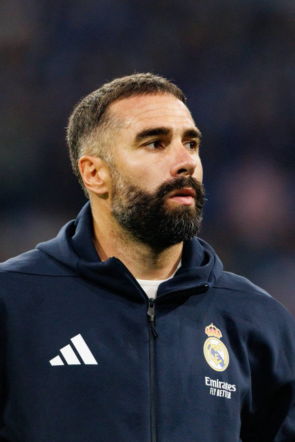 卡瓦哈尔收到了其他俱乐部的邀请，但他目前还没有考虑这些邀请。他不想去一个距离遥远