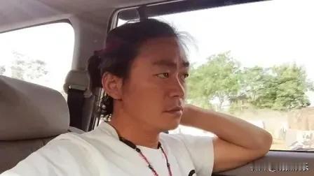 王宝强在公众视野中，不仅以其演员身份赢得赞誉，更因其在慈善领域的积极行动而备受尊