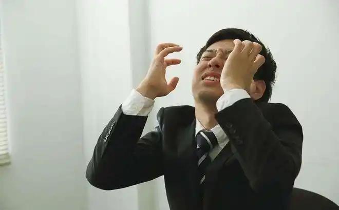 是哪个瞬间让你觉得这个地方不能再待了？
1.只让武汉大学研究生机械式传阅文件；
