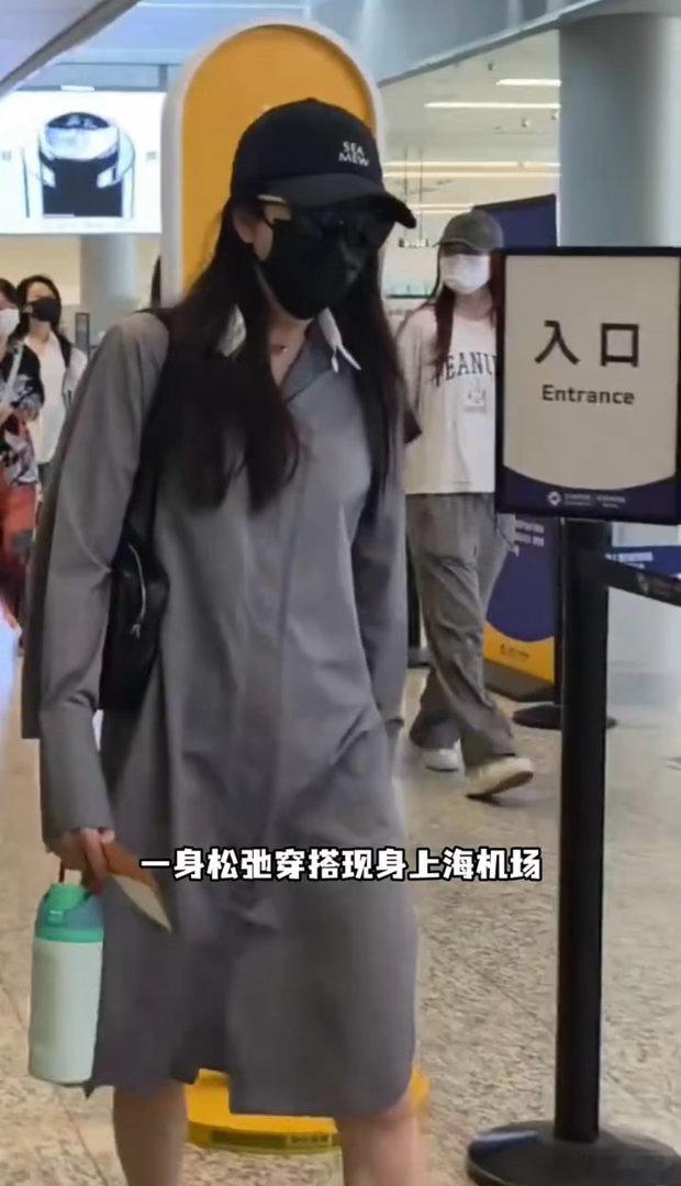 王鸥官宣独自养女后首次现身王鸥官宣独自养女后首次现身机场！早班机的疲惫直接写在脸