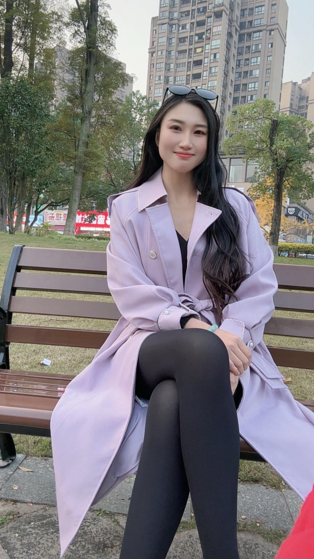 天气好冷呀，有没有组队，暖被窝……穿搭上热搜 女人味 搞笑改编歌曲 @DOU+小